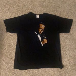 Old singer all black shirt